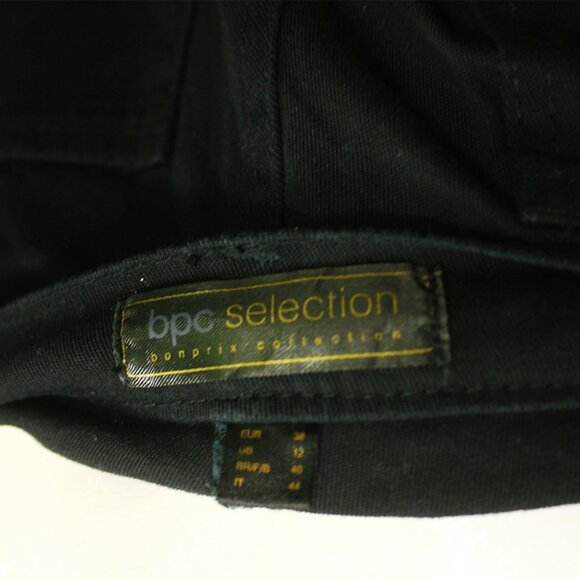 Stylish Vintage Black Jeans, 90s Throwback, Trendy Retro Fit - Picture 3 of 4